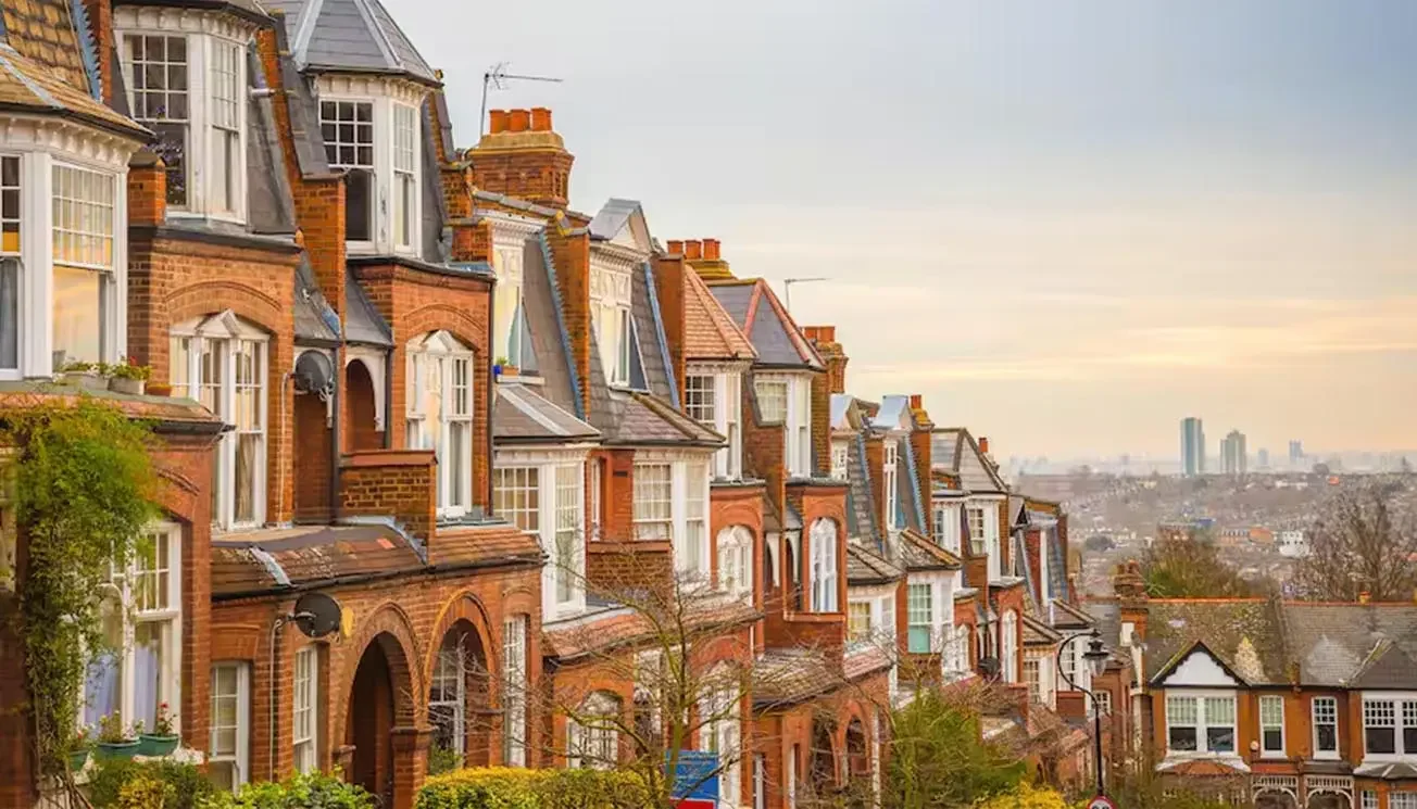 Is Airbnb Investment in London Worth It? 2026 Profit & Risk Analysis